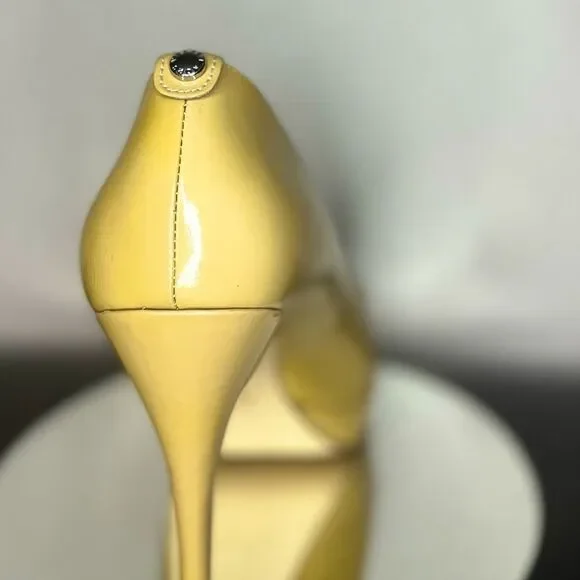 Michael Kors Leather Simple Pumps Yellow Gold Heels  Toe Cutout Size 7M​​​ - Picture 7 of 9